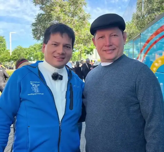 El Padre Marcos Galvis y el Padre Luis Toro en peregrinación
